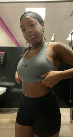 Thick girls are best to cuddle with : video clip