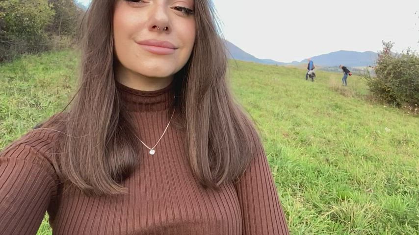 Do you like girls who love public flashing? : video clip
