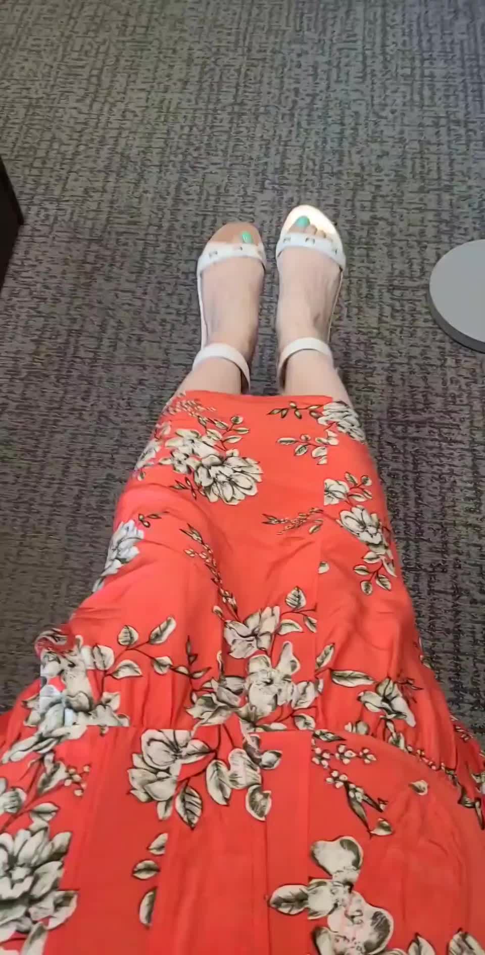 I need more red dresses in my life... (F)45 : video clip