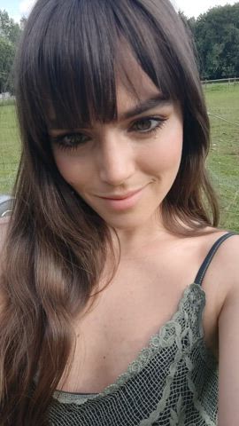 Oopsie I forgot my panties 🤭 : video clip