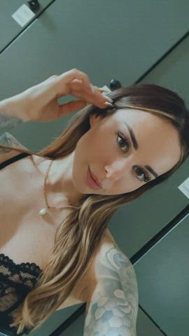 Don't break eye contact if you can :P : video clip