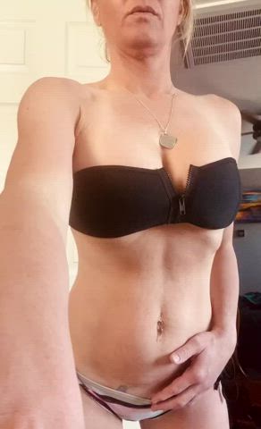 Gonna surprise the moms at the pool and have my boobs pop out. : video clip