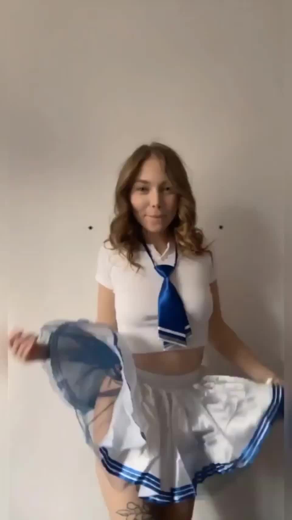 Any older guys into wet horny college sluts 💦 : video clip