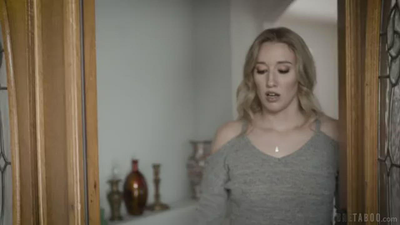 This girl helps a man who had an accident : video clip