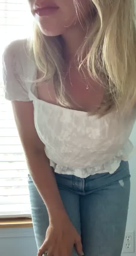 Of course I can pull off mom jeans. Literally. : video clip