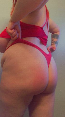 Pull down my tiny thong and spank me hard : video clip