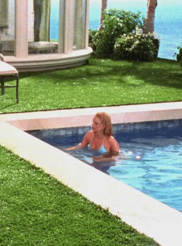 Nichole Hiltz The O.C. S01E06 (Bikini Scenes) Part 1 HD : video clip