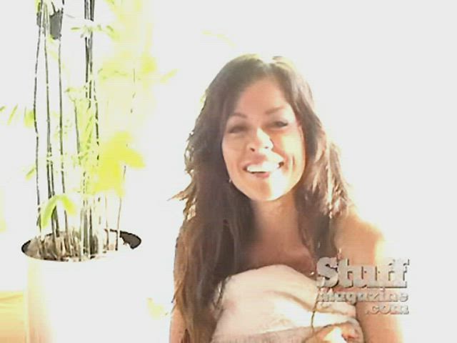 Brooke Burke - Stuff Magazine (2005) : video clip
