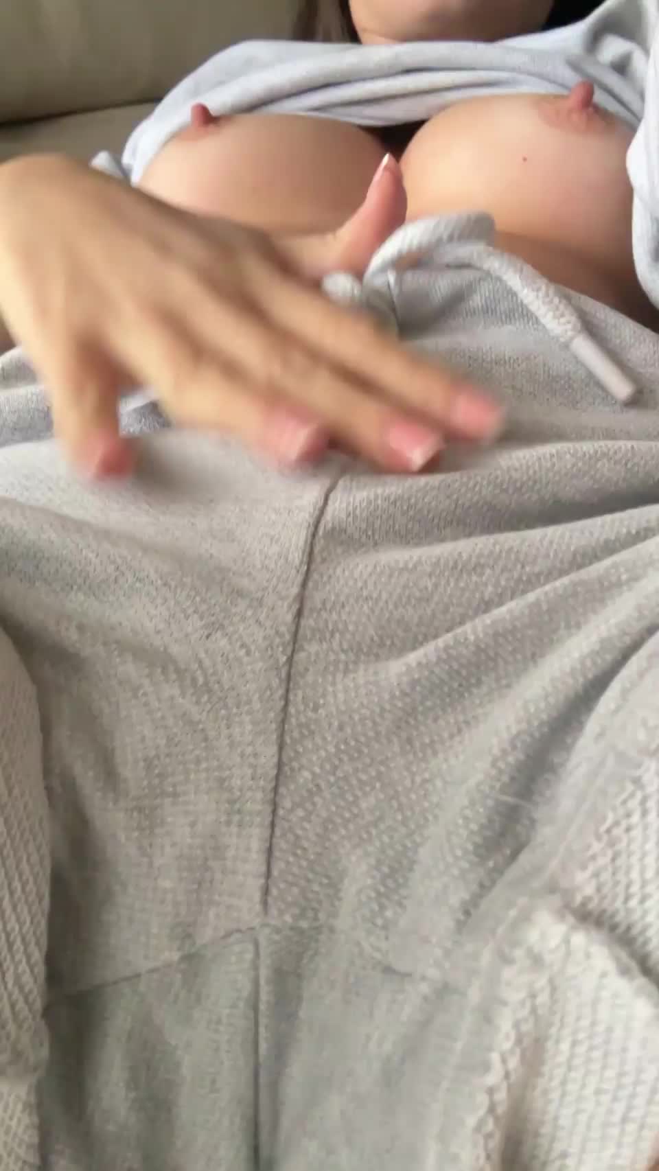I've been told that I have very delicious looking pussy : video clip