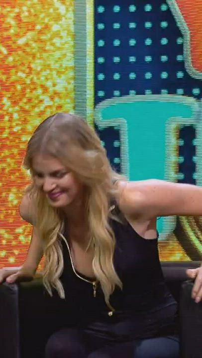 Sara Croce ridiculous body : video clip