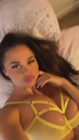 I like having so much botox my face barely moves when I’m skullfucked. Like a real life sexdoll. Is that weird.. : video clip