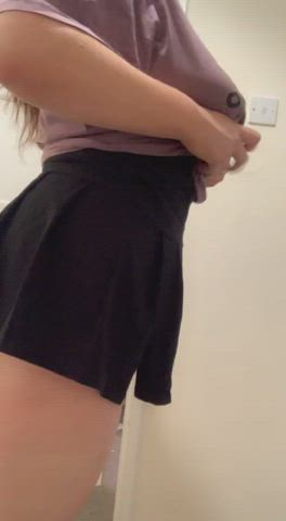 my curvy 18 year old body. I might be a teen but I know how to handle cock : video clip