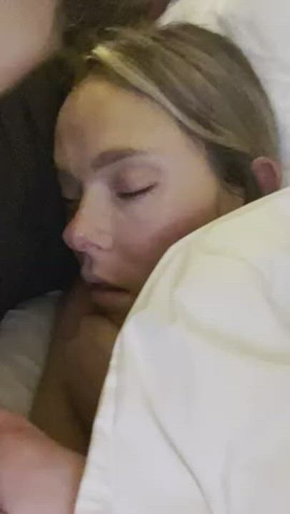 Wake up, sleepy head! : video clip
