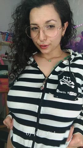 Feeling hot with my glasses on (OC) : video clip