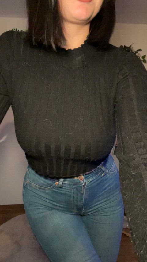 every men on reddit deserves to see my milkies : video clip