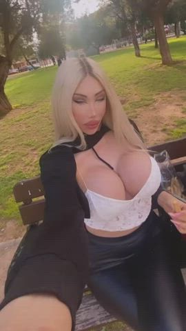 I love showing off my bimbo body : video clip