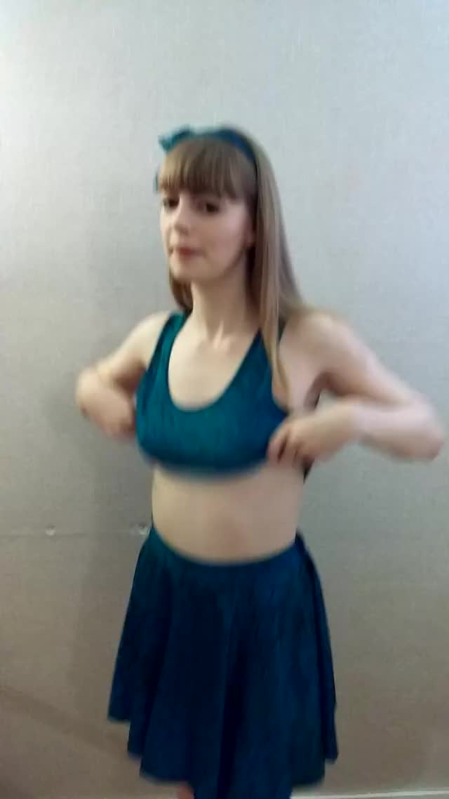 Who is she? Does anyone else think she's cute? : video clip