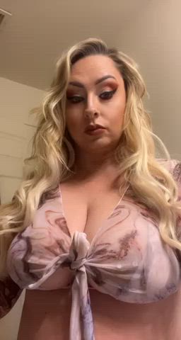 Like my new suit? : video clip