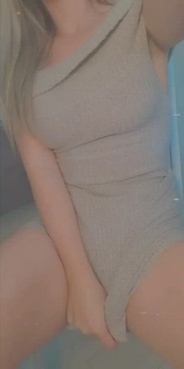 Does this Milf deserve a Smash..or..Pass?🥲 : video clip