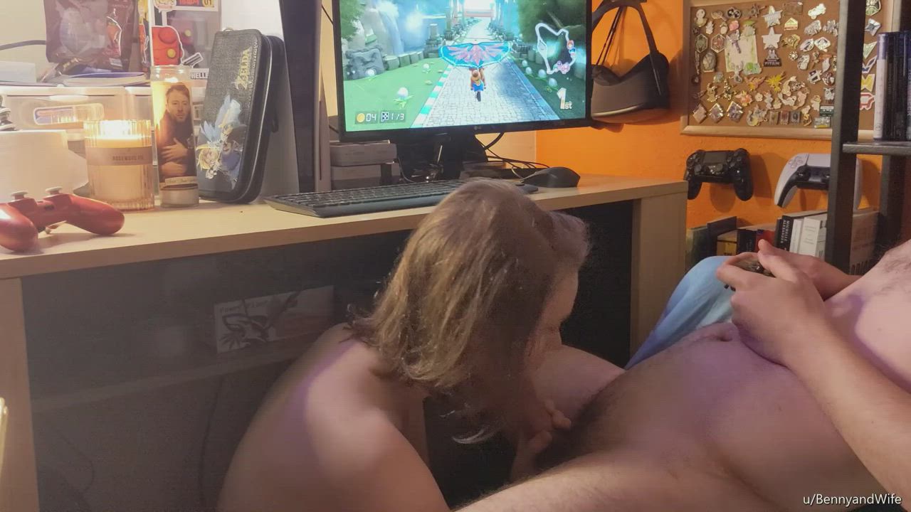Blocking a red shell while getting under the desk support : video clip