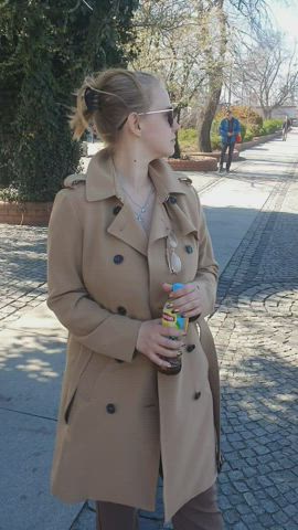 The guy walked past me, turned around and got a little shock. Heh [GIF] : video clip