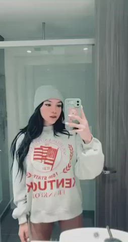 See what is under my hoody : video clip