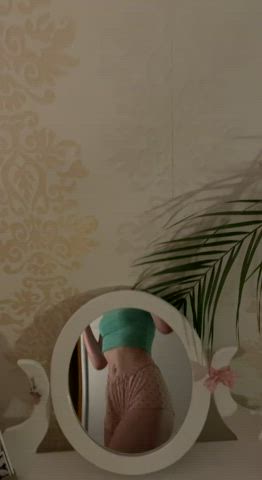 My new PJs are a bit short : video clip