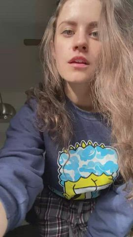 gamer girl reveals everythin : video clip