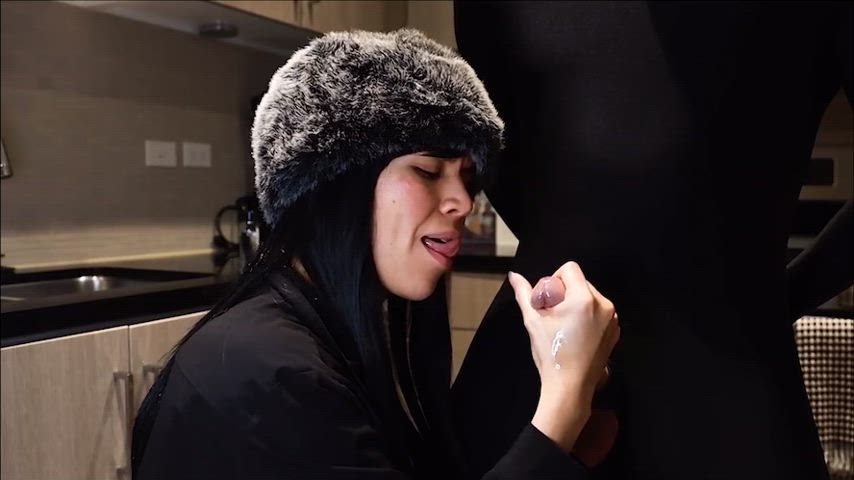 I edge him till he pops hard : video clip