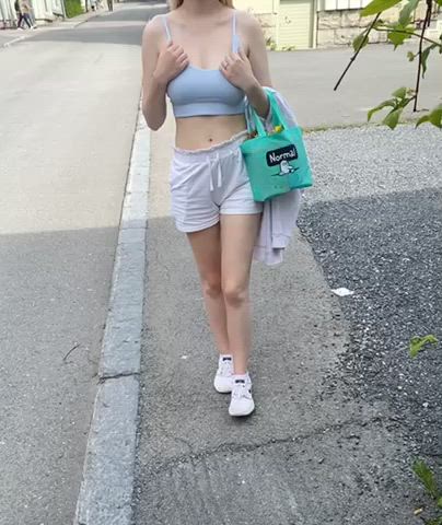 I’m only 19 but I still flash older guys on the street : video clip