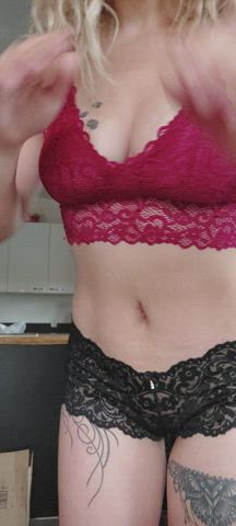 Want some blonde meal for today? 🤤 Check my profile to see me naked 😈 : video clip