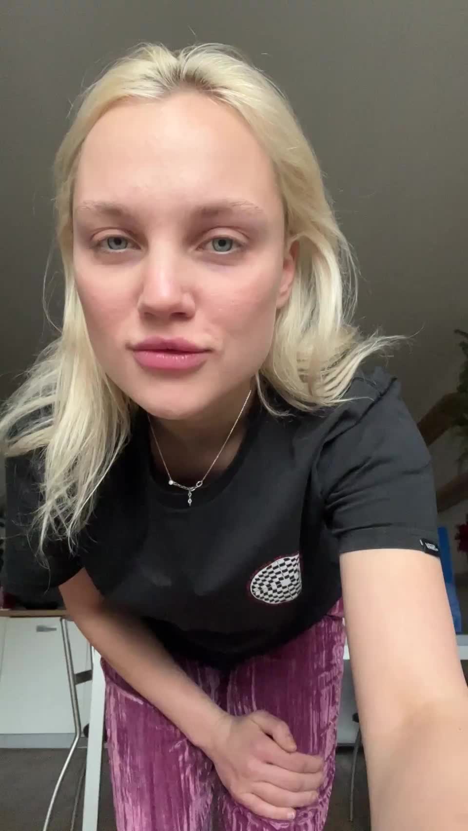 let me pleasure you with my tiny pale body : video clip