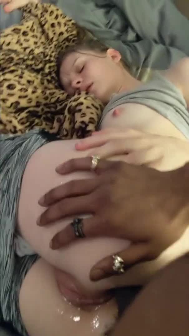 She loves black dick up her white ass : video clip