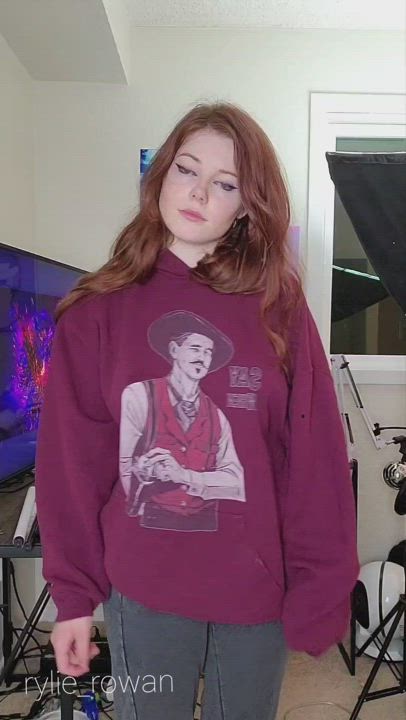 Baggy clothes vs what's underneath (OC) : video clip