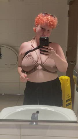 Big bouncy naturals just for you : video clip