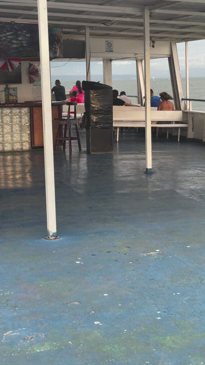 Giving you Good Views at this Ferry Even with other People Around [GIF] : video clip