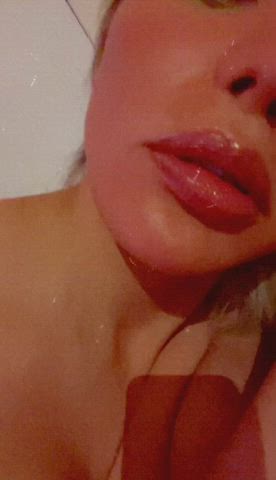 Are you trynna get me to your bed or come suck my ass? : video clip