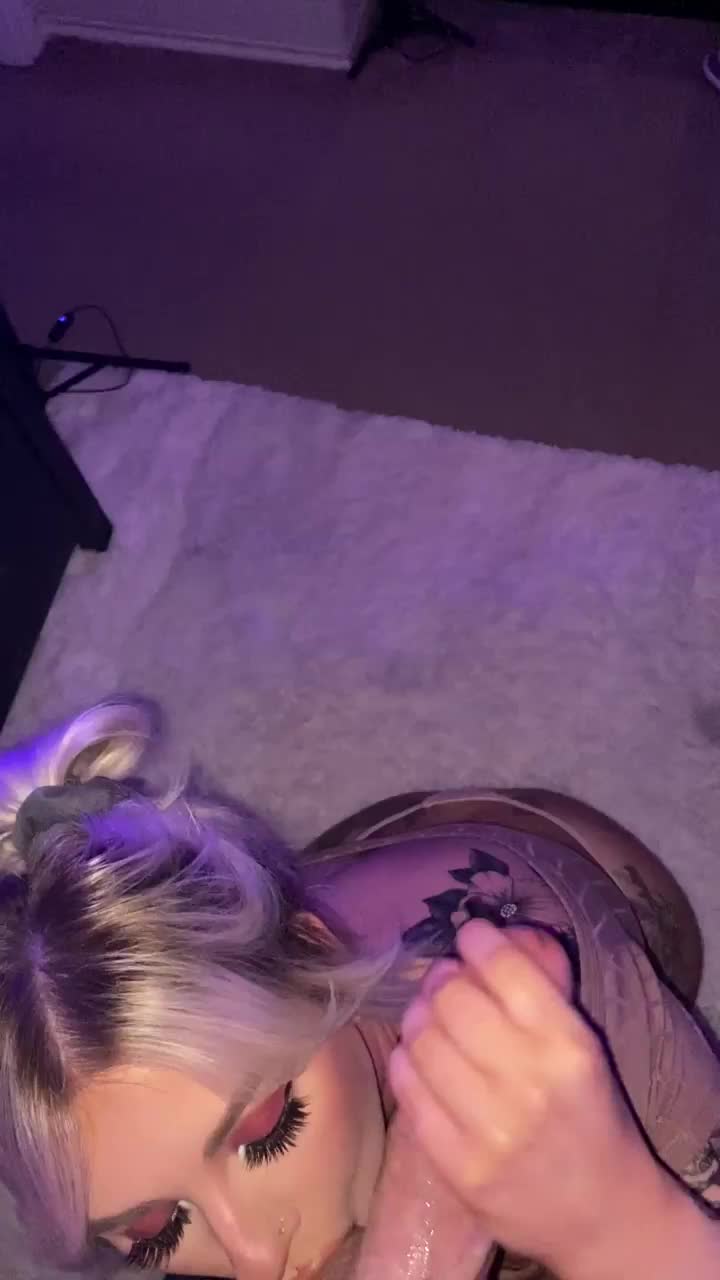 Sucking a thick cock : video clip