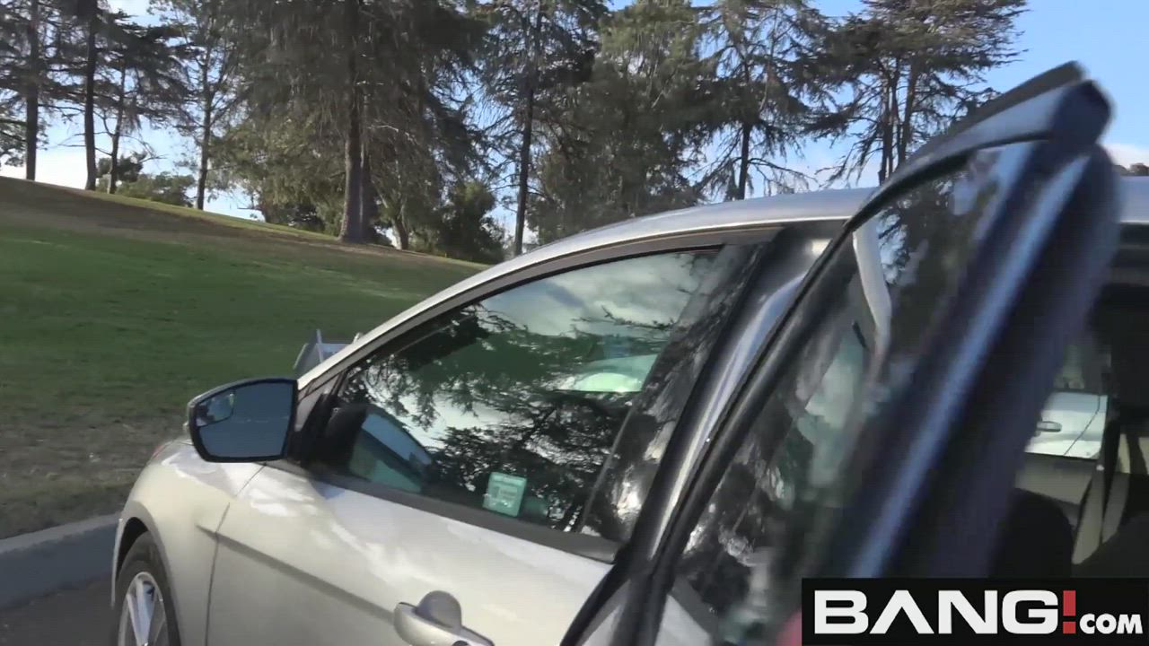 Redhead Amateur Drops Her Shorts & Gives A Public BJ : video clip