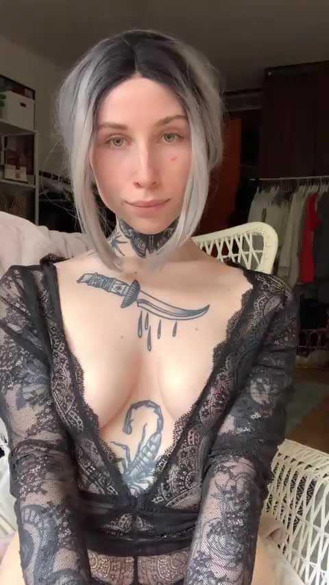 Can I offer you some german tiddies ? : video clip