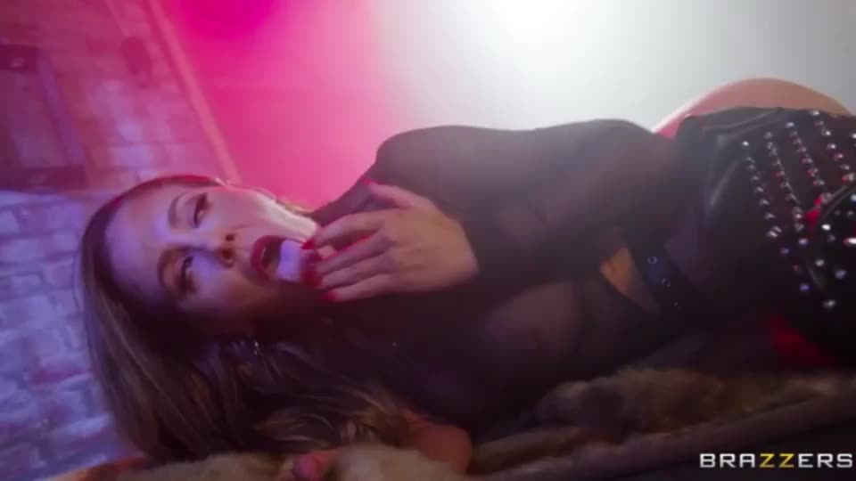 Cherie Deville - Veiled Deville : video clip