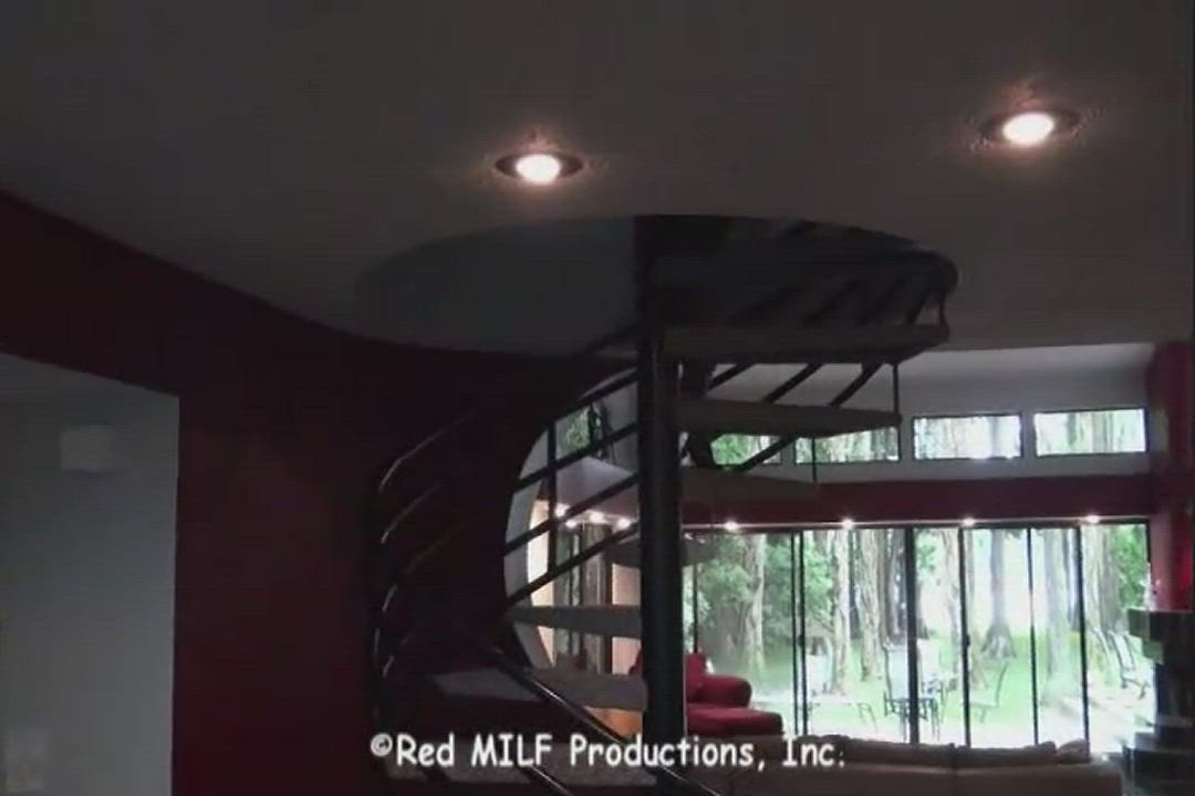 Mom and son surprise Aunty : video clip