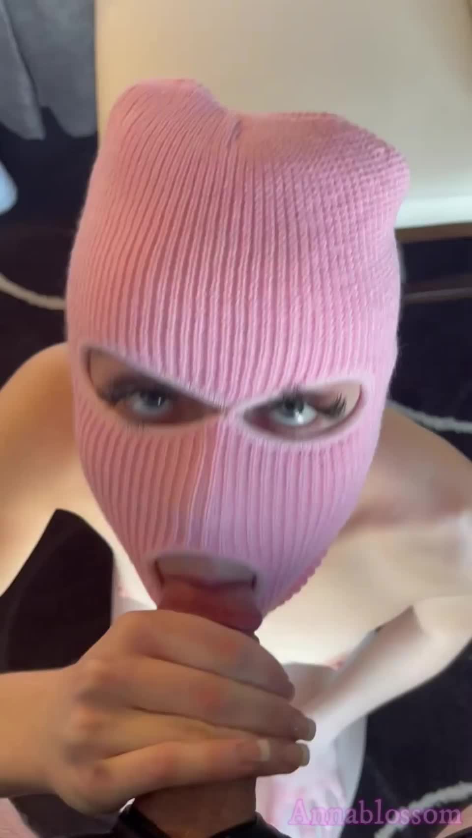 You won’t know it’s me if I’m wearing a mask : video clip