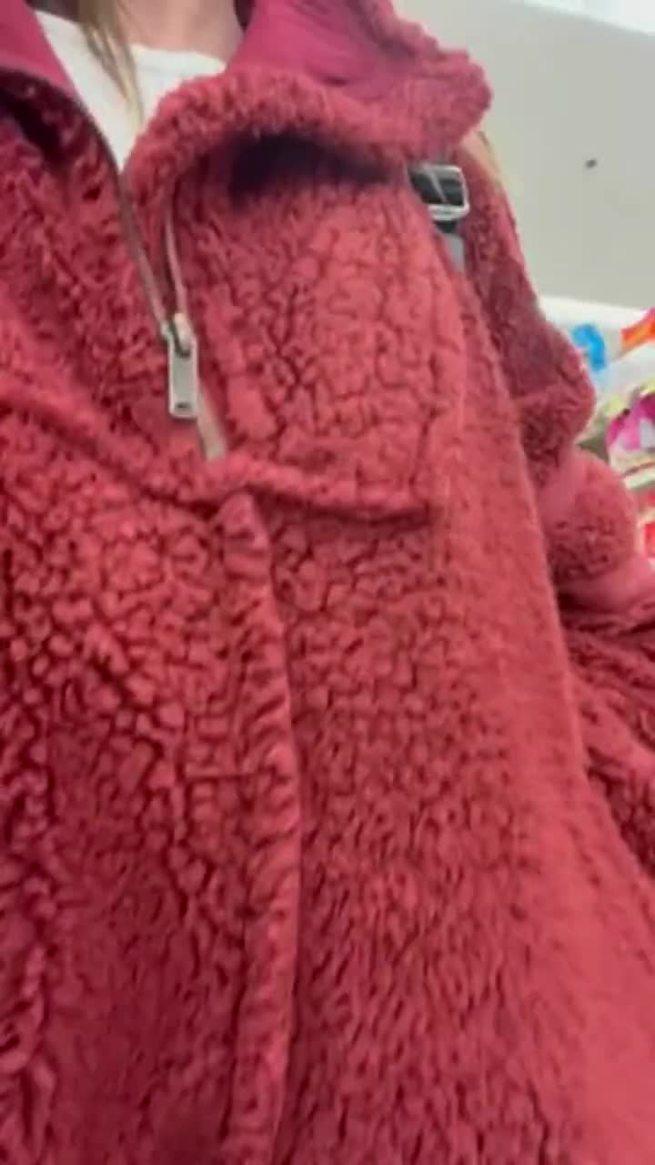 Party in aisle 5 [GIF] : video clip