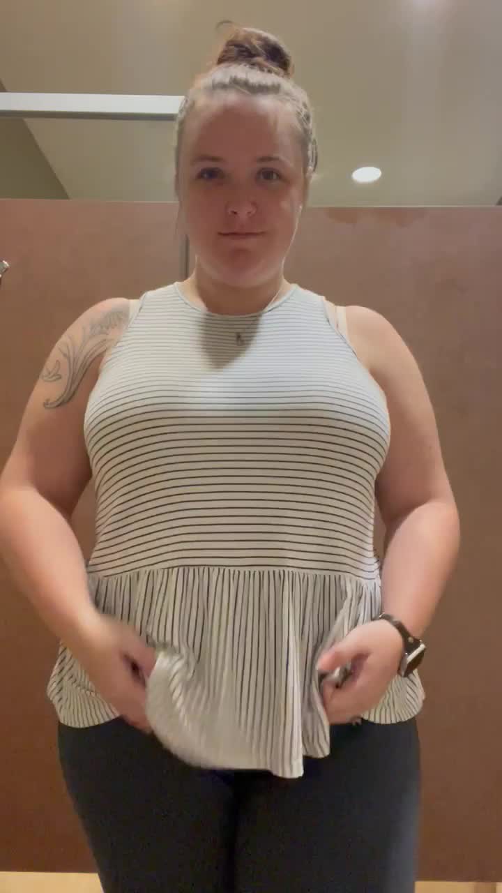 My bra may be boring but I’m not! : video clip