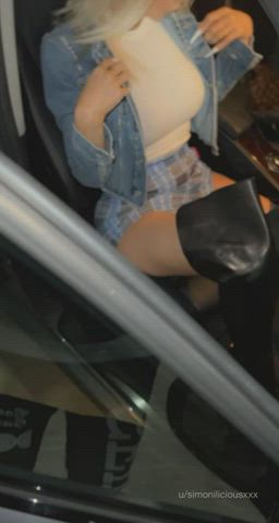 Car entertainment with mommy : video clip