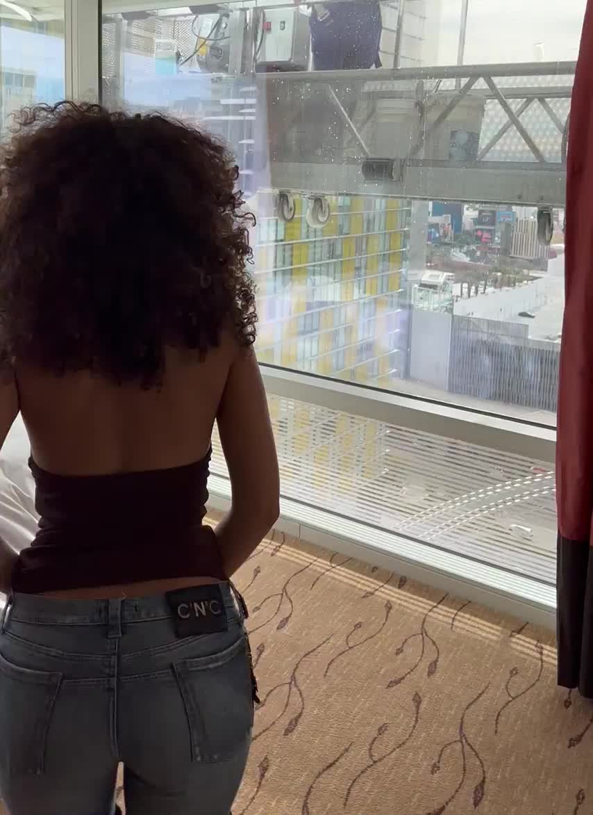 I've always wanted to give this gift to window cleaners and I finally got the chance [GIF] : video clip
