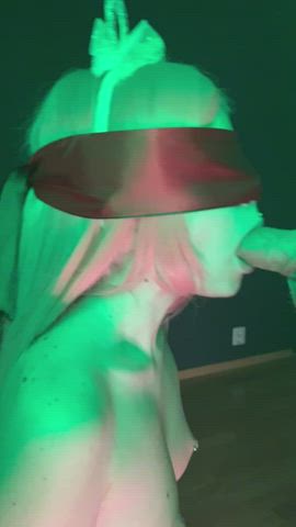 Giving blowjob is my favorite time of the day : video clip