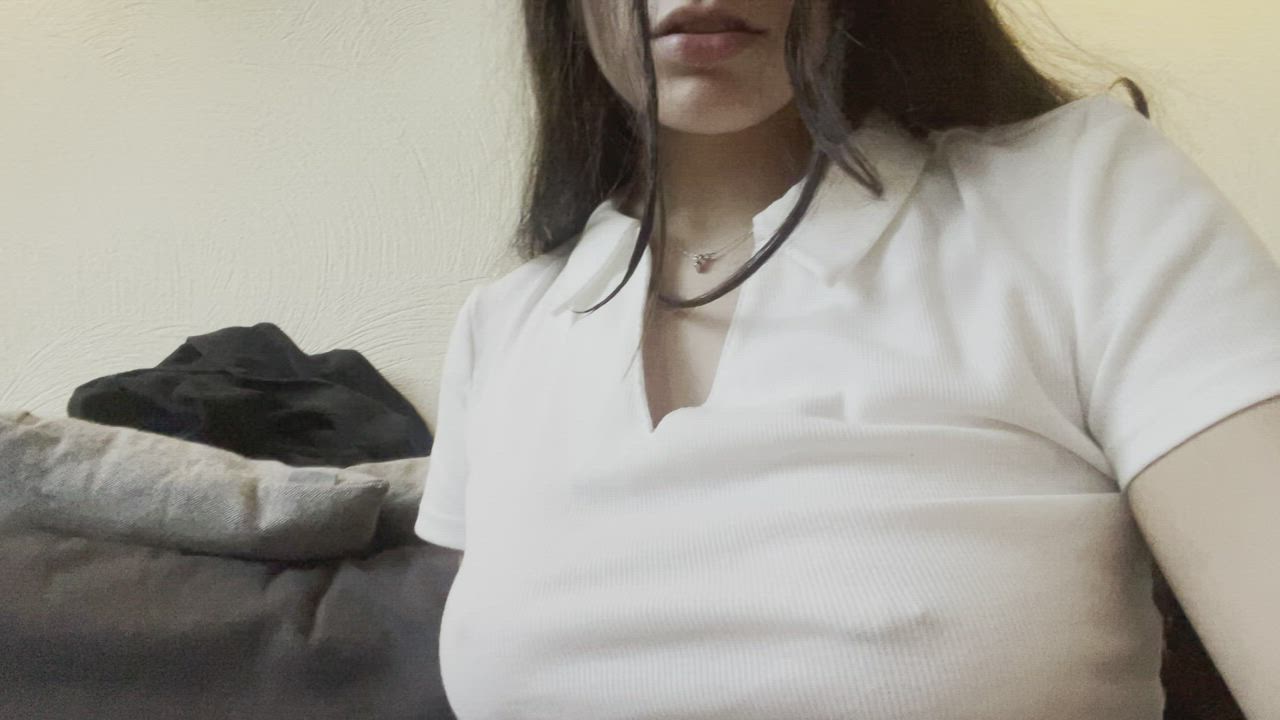 Come and suck my young tits : video clip