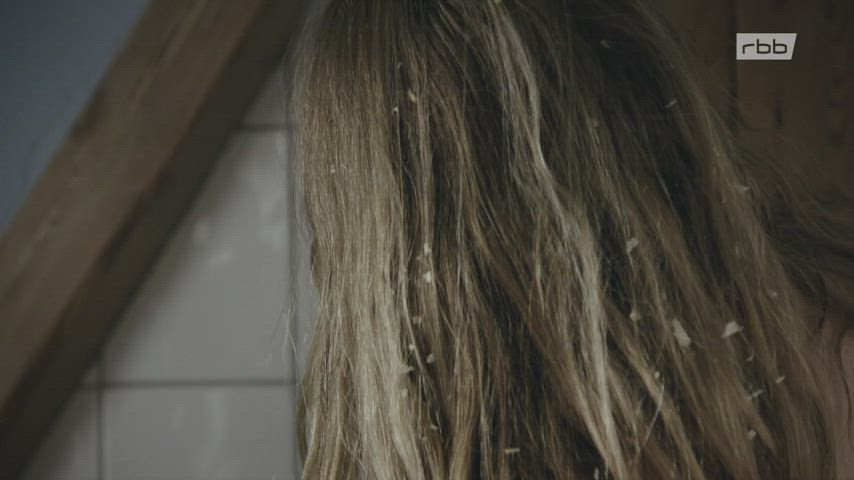 Lilith Stangenberg - Idioten der Familie (2018) : video clip